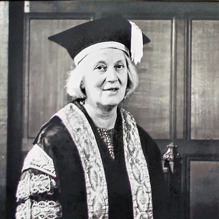 Image of Dorothy Crowfoot-Hodgkin in her lab