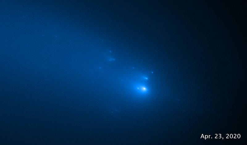 Hubble's image of Comet Atlas's fragmentation on April 23, 2020.